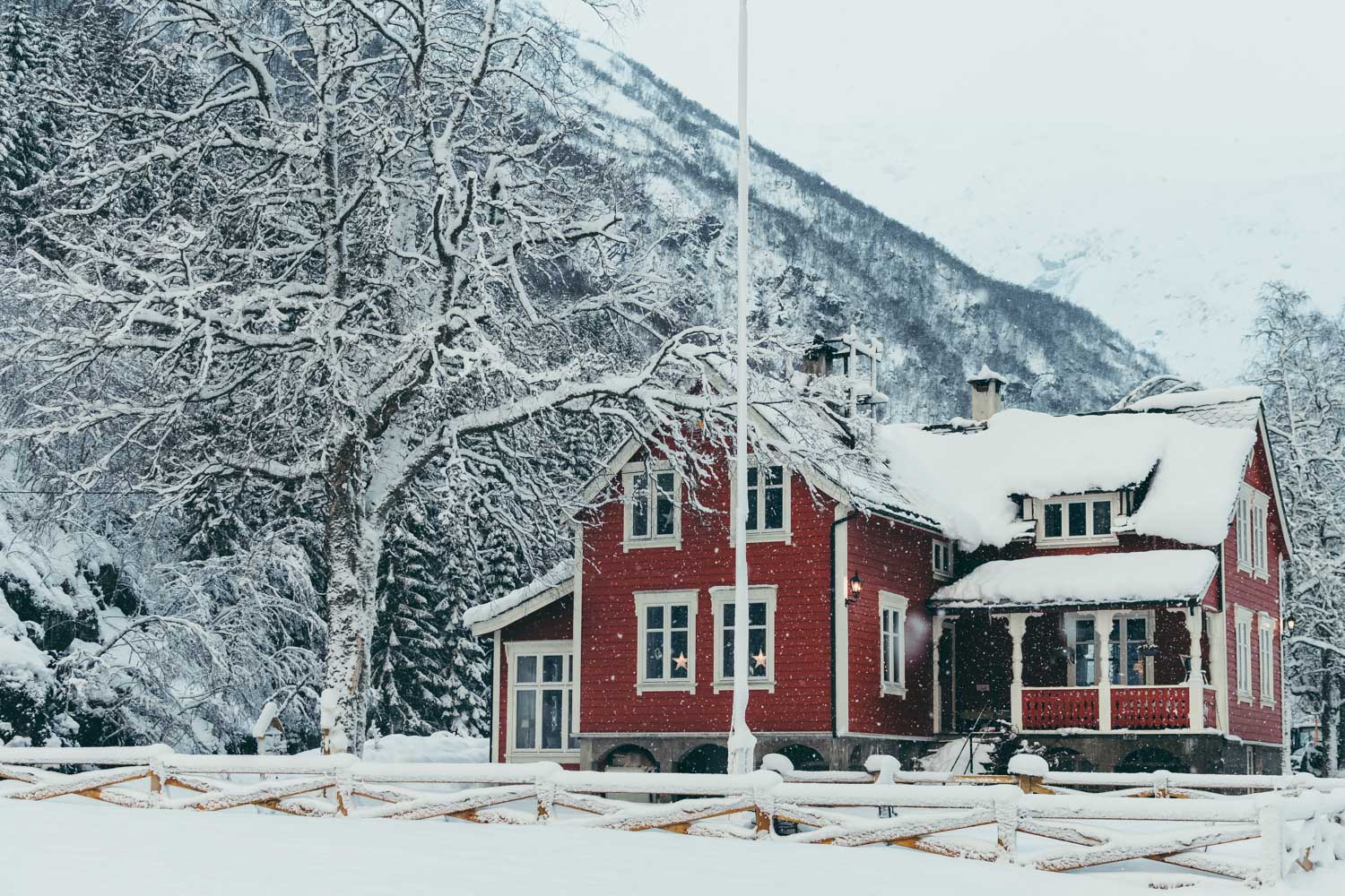 Buerdalen Valley and Glacier