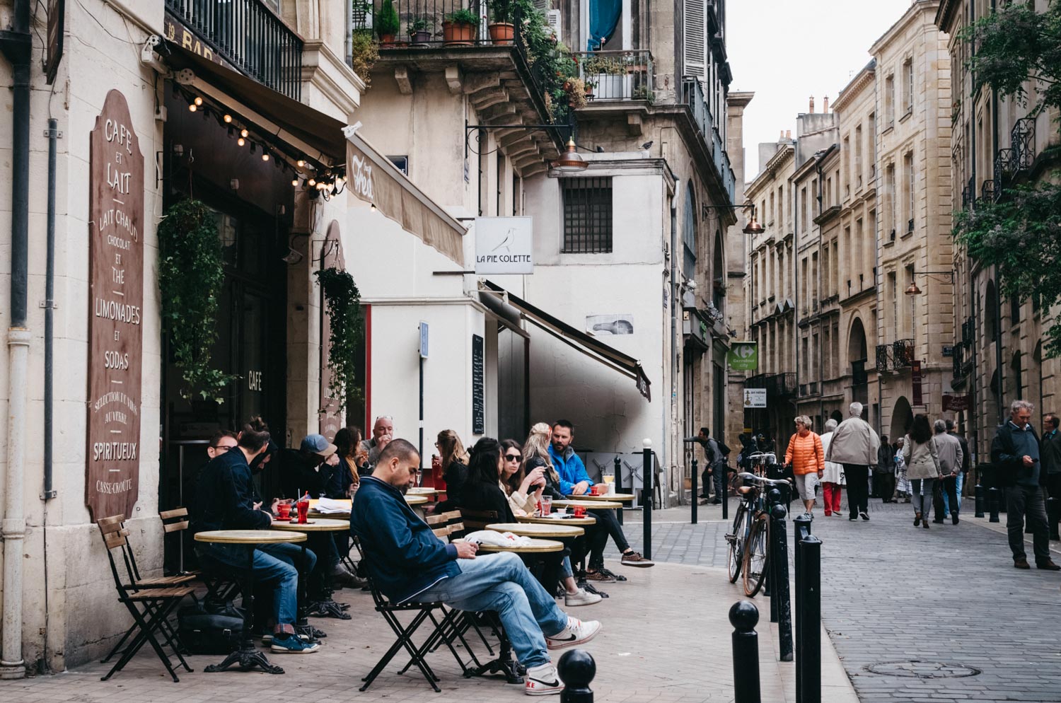 bordeaux rues centre historique café